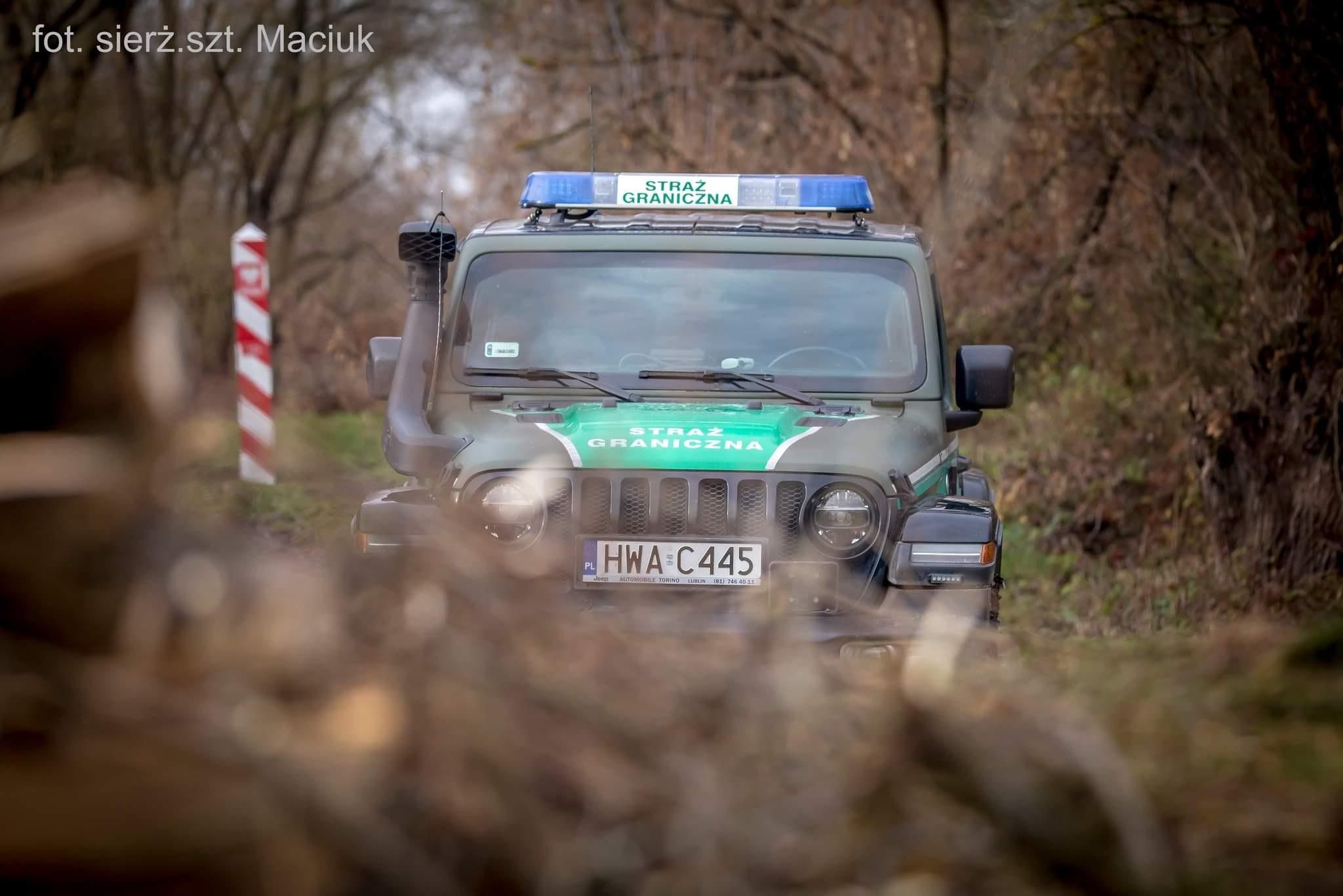 Помогали мигрантам прорваться через границу: в Польше задержали двух украинцев и немца Помогали мигрантам прорваться через границу: в Польше задержали двух украинцев и немца