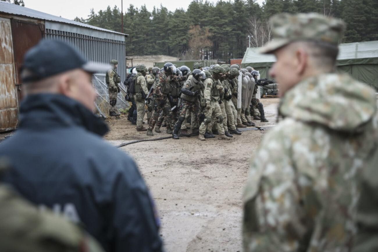 Палатки, столовые, санитарные зоны: Литва создала военную базу у границы с Беларусью