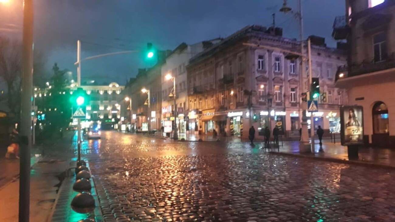 В центре Львова водитель маршрутки сбил на переходе 2 женщин: тело одной провез через полгорода