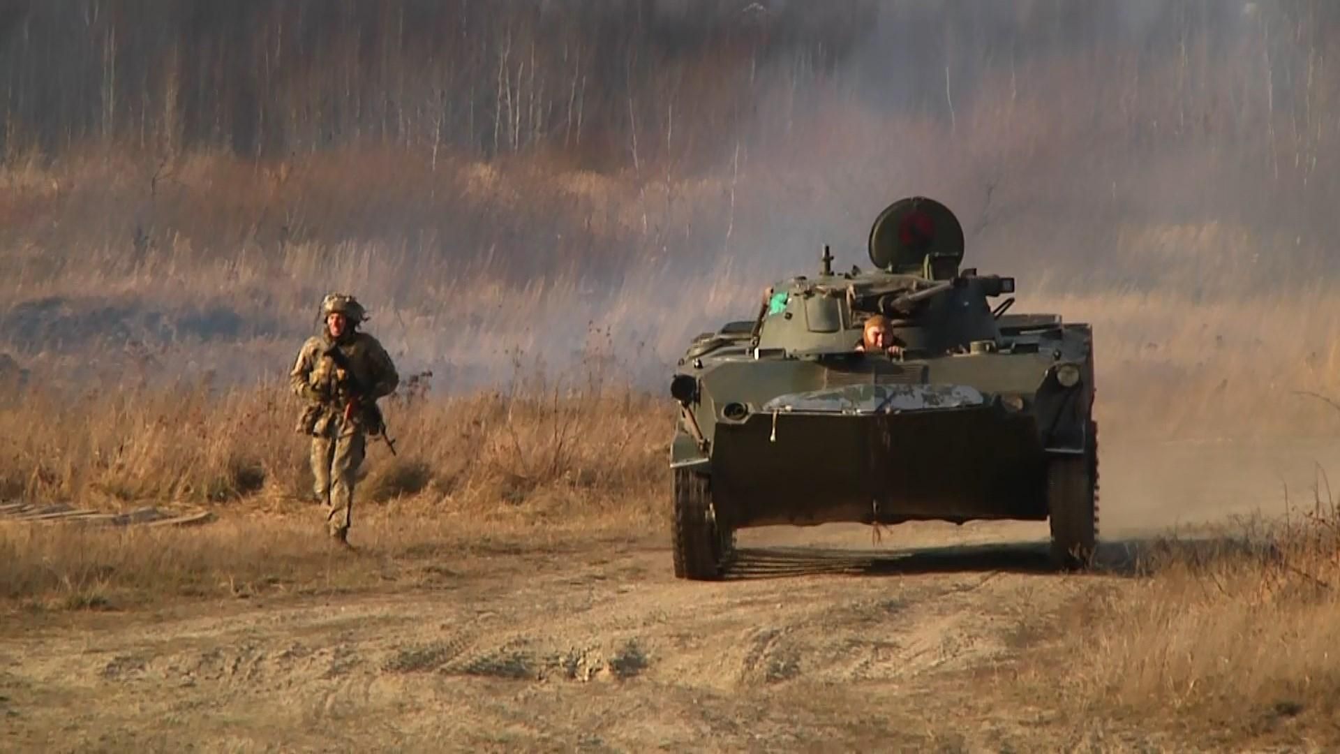 Українські десантники вчаться знищувати ворожі позиції: ефектні фото та відео - Новини Житомира сьогодні - 24 Канал