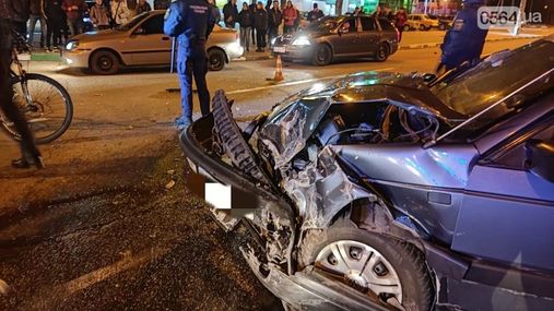 В Кривом Роге агрессивные участники ДТП подрались с нацгвардейцами и покусали патрульного