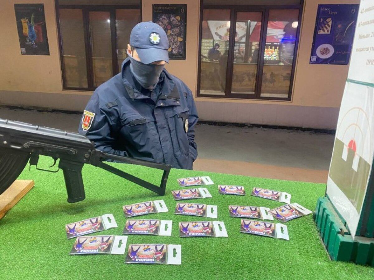 "Україна непереможна": у тирі в Одесі відвідувачам роздавали антиукраїнські сувеніри - Новини Одеса - Одеса "Україна непереможна": у тирі в Одесі відвідувачам роздавали антиукраїнські сувеніри - Новини Одеса - Одеса