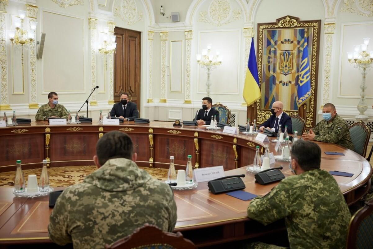 Чтобы иметь достоинство и свободу, нужна мощная армия, – Зеленский вручил награды военным Чтобы иметь достоинство и свободу, нужна мощная армия, – Зеленский вручил награды военным