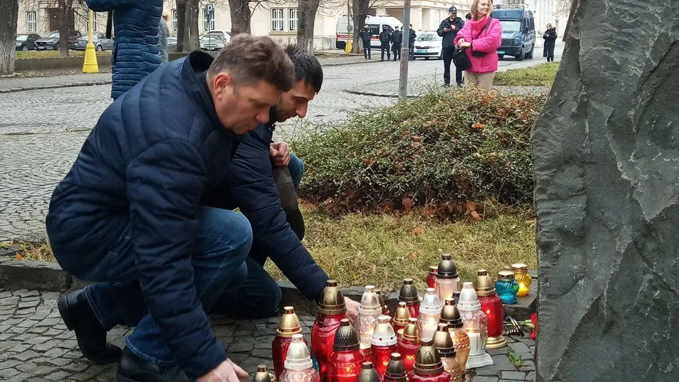 Мешканці Ужгорода вшанували Небесну Сотню Мешканці Ужгорода вшанували Небесну Сотню