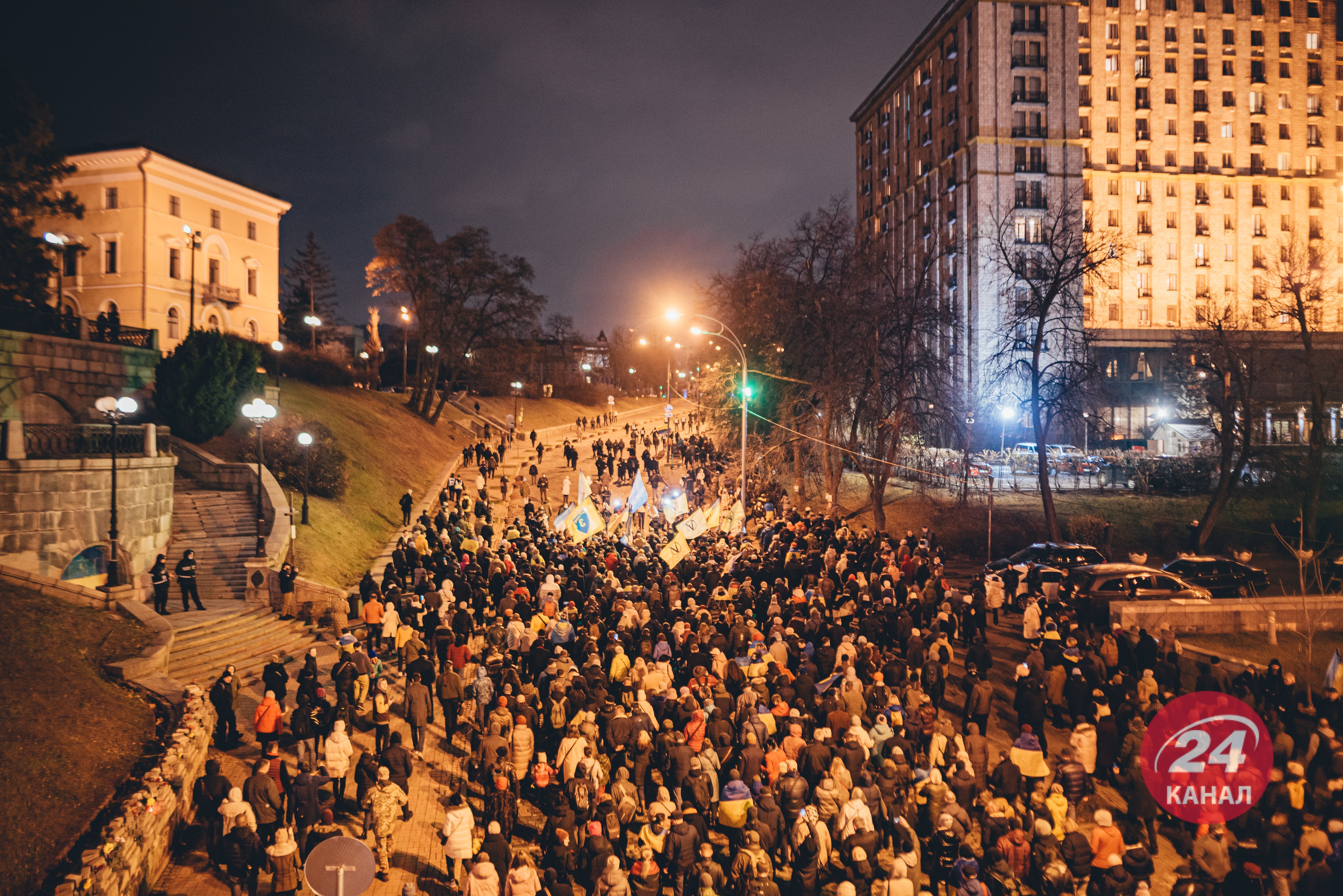 В Киеве состоялось памятное шествие ко Дню Достоинства и Свободы: щемящие фото В Киеве состоялось памятное шествие ко Дню Достоинства и Свободы: щемящие фото