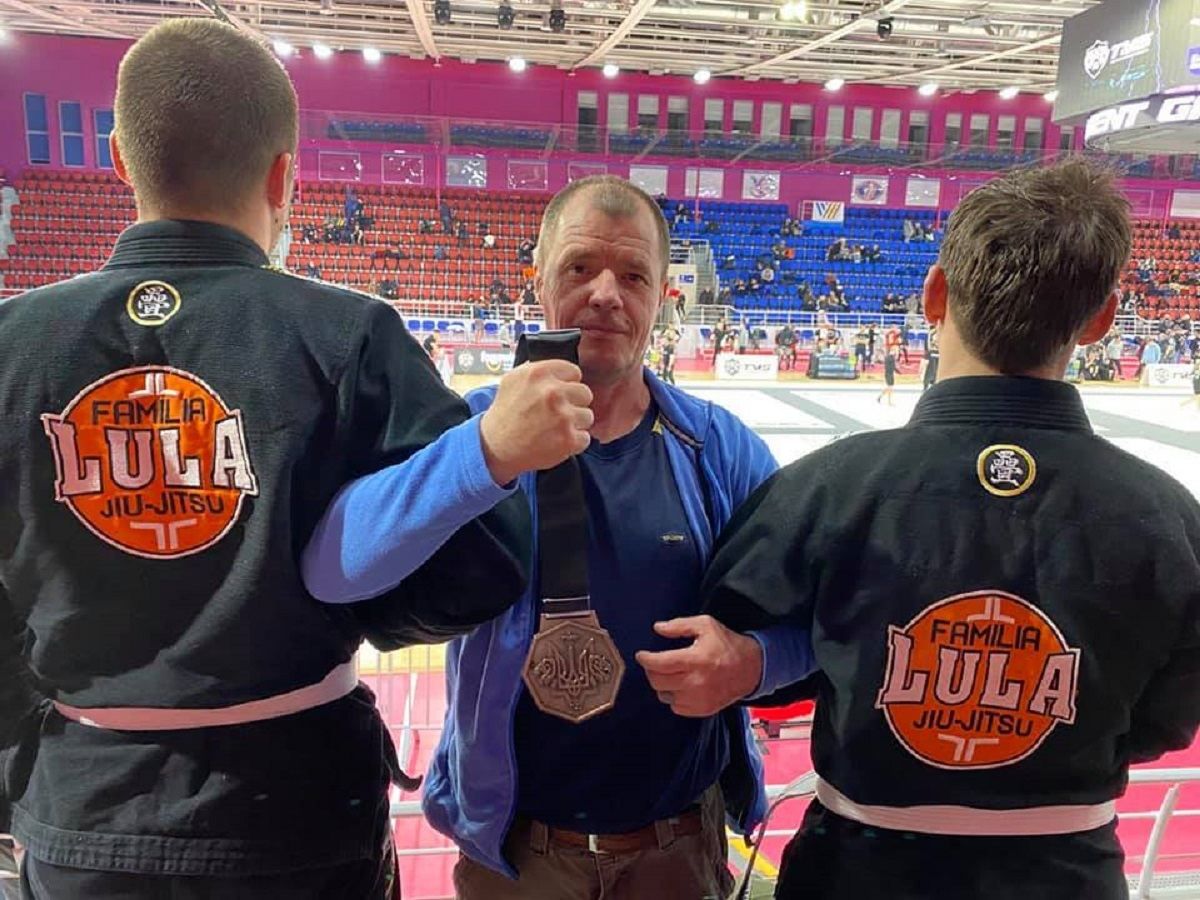 Зранку двірник, ввечері тренер: українець у 40 років наважився змінити життя - Новини Херсона сьогодні - 24 Канал Зранку двірник, ввечері тренер: українець у 40 років наважився змінити життя - Новини Херсона сьогодні - 24 Канал