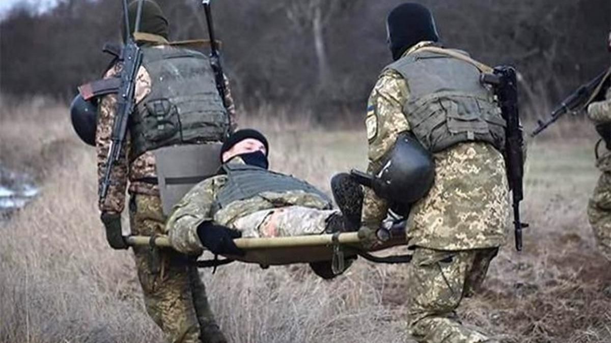 Украинский военный получил ранения на Донбассе Украинский военный получил ранения на Донбассе