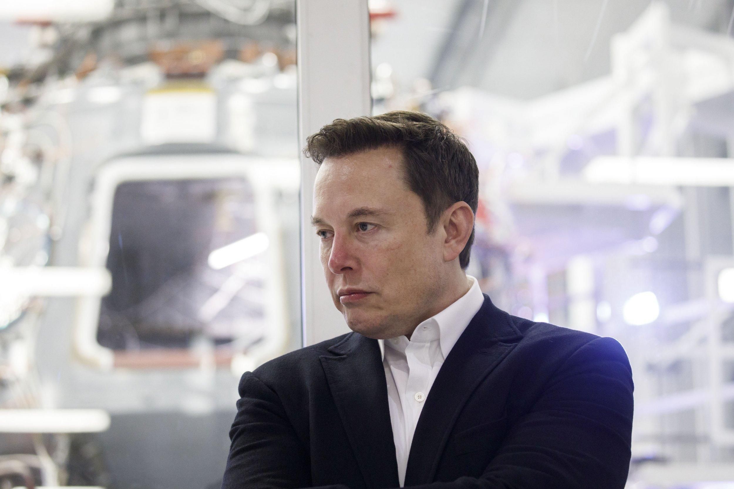 Які листи надсилає Ілон Маск співробітникам Tesla