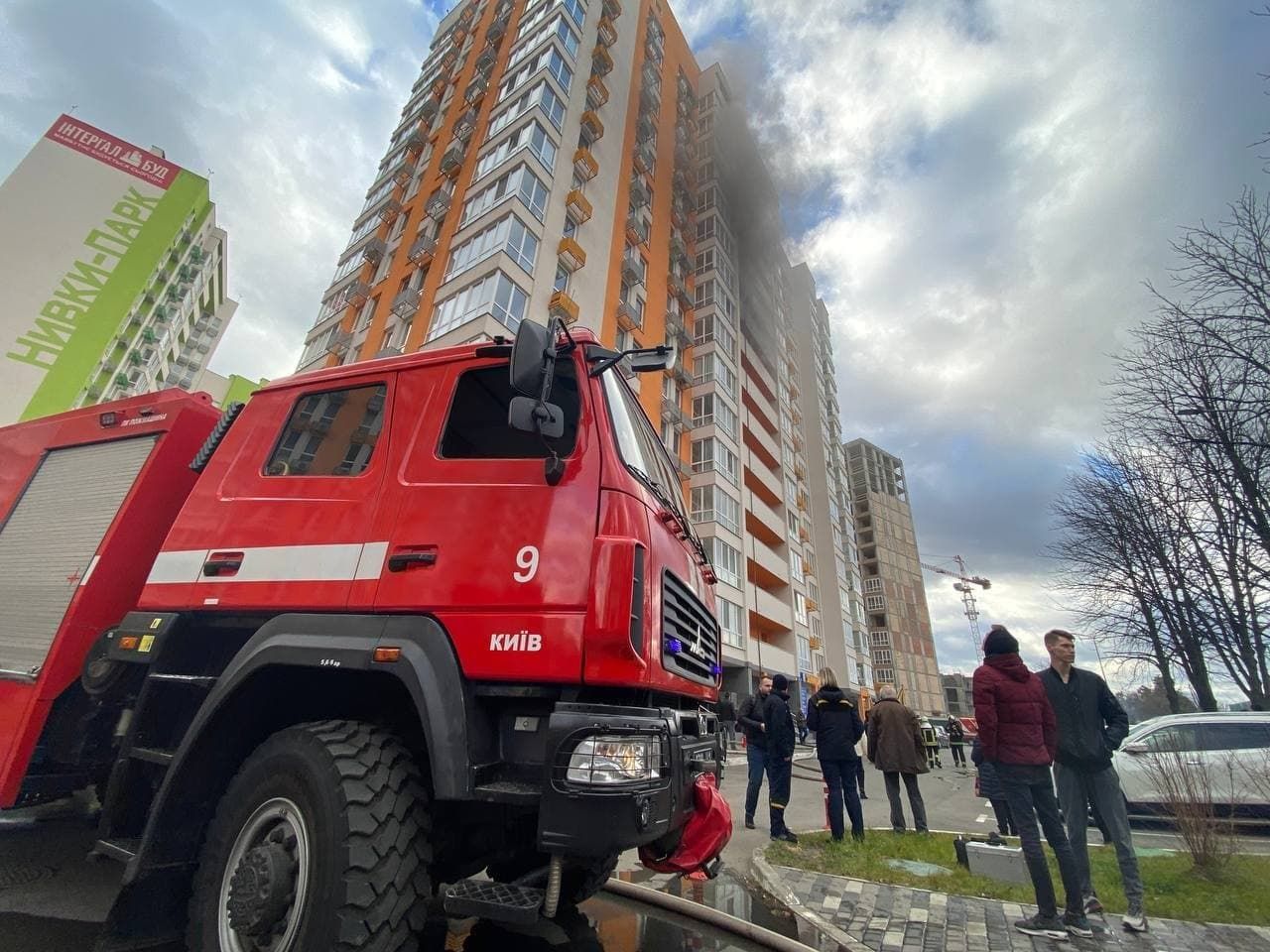 У центрі Києва спалахнула пожежа в новобудові: людей довелося евакуювати - Новини Києва - Київ