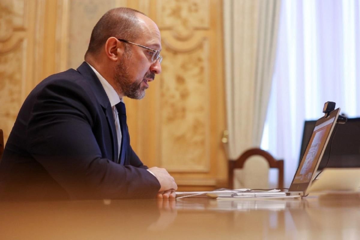 Шмыгаль поручил усилить контроль за проверкой COVID-сертификатов Шмыгаль поручил усилить контроль за проверкой COVID-сертификатов