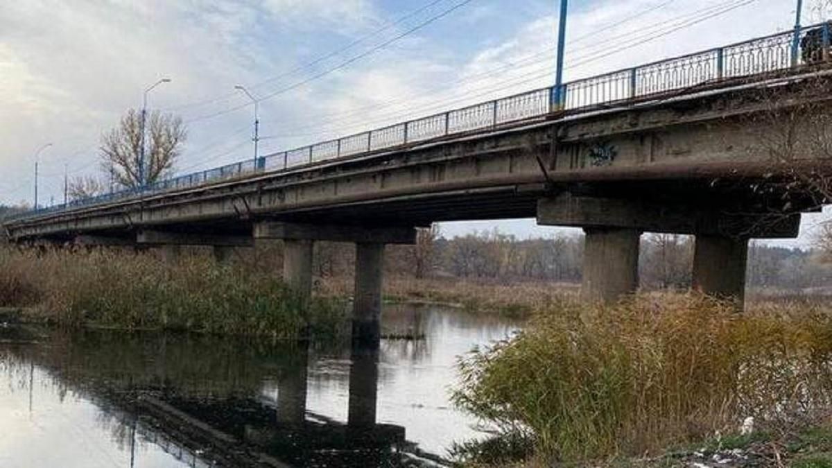 Була ледь жива: у Полтаві 14-річну дівчину відшукали п'яну під мостом - Україна новини - 24 Канал