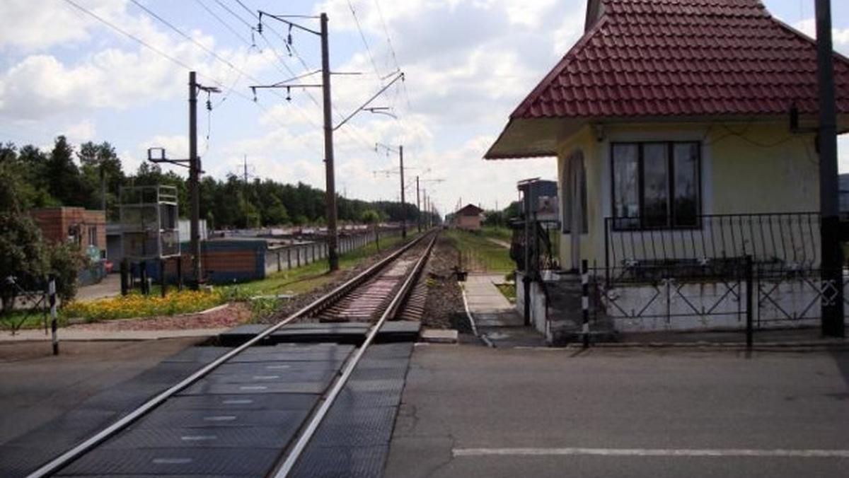 Машини чекали пів години: у Боярці нетверезий залізничник закрив переїзд та заснув - Новини Київ - Київ Машини чекали пів години: у Боярці нетверезий залізничник закрив переїзд та заснув - Новини Київ - Київ