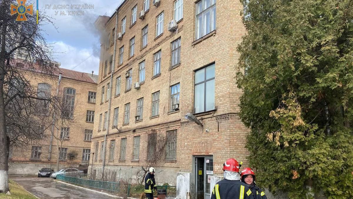У Києві сталася масштабна пожежа в будівлі Інституту автоматики - Новини Київ - Київ