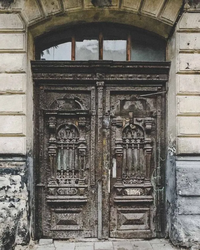 У Львові хочуть відреставрувати унікальну браму-загадку: цікаві фото У Львові хочуть відреставрувати унікальну браму-загадку: цікаві фото