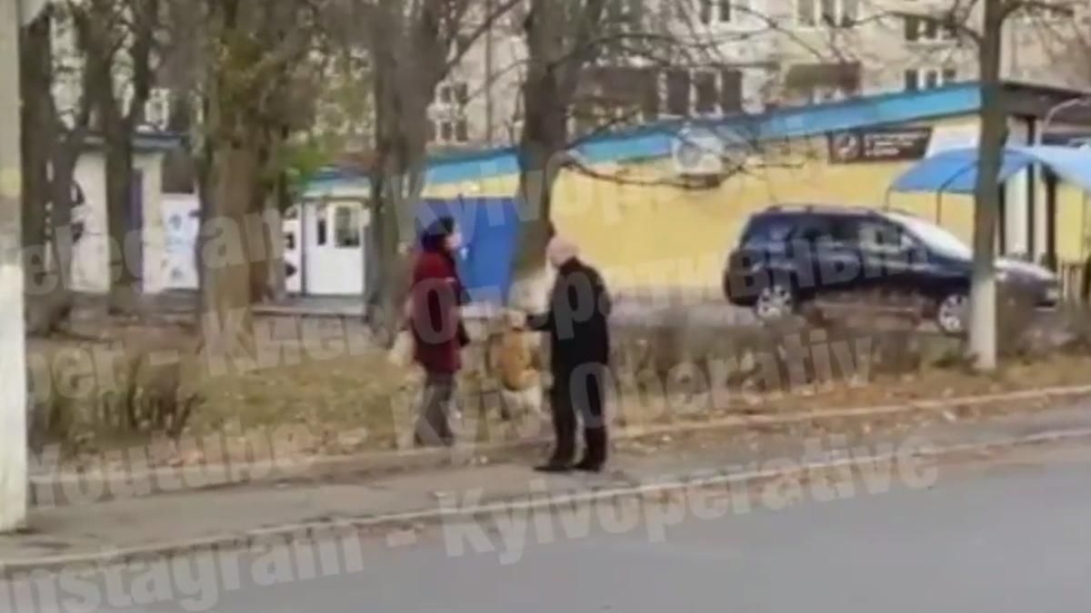 У Києві дві жінки відчайдушно врятували собаку від шкуродера - Київ