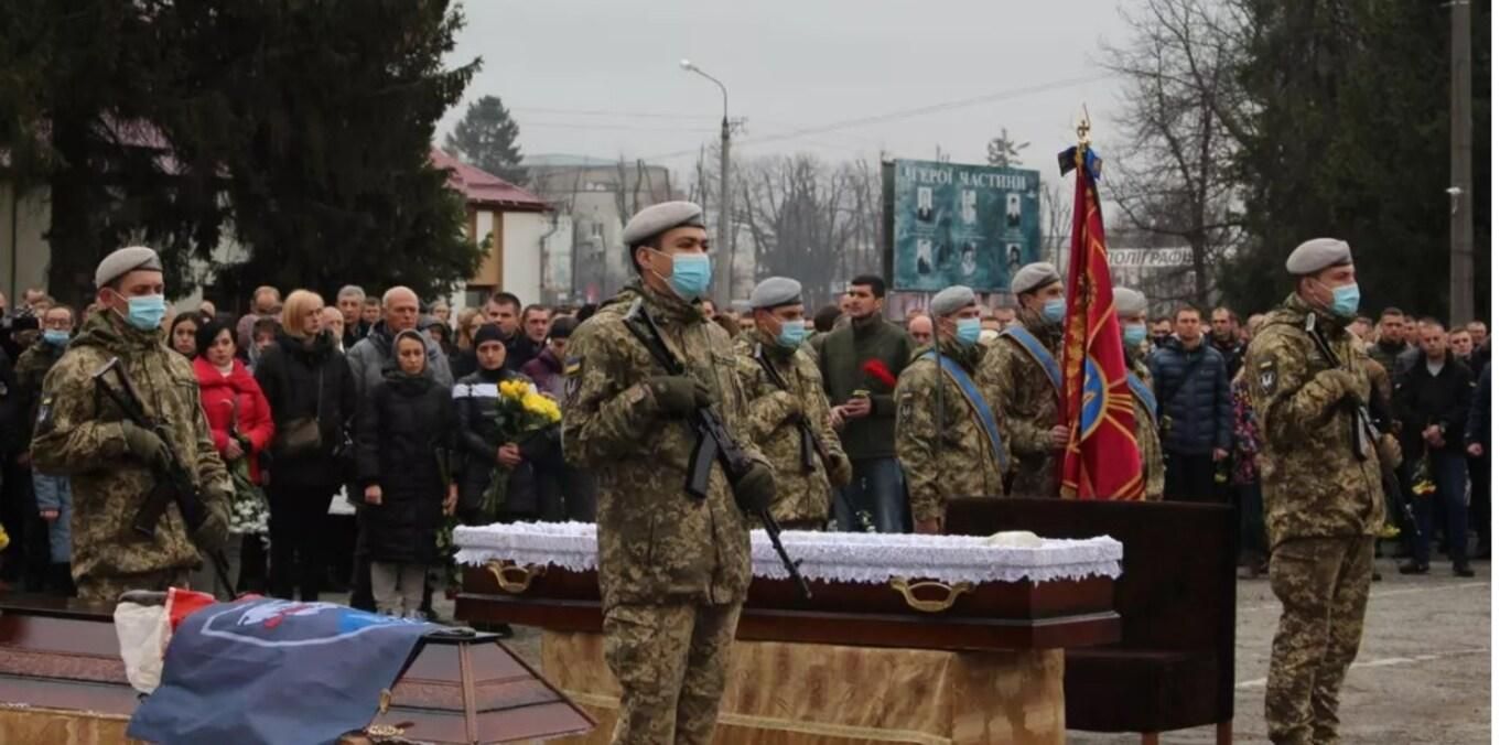 У Хмельницькому попрощалися із вбитим на Донбасі воїном Убертом Мрачковським - Україна новини - 24 Канал