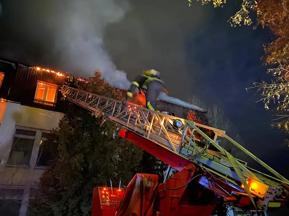 Пожежа на Дарниці, ДСНС, ліквідація пожежі Пожежа на Дарниці, ДСНС, ліквідація пожежі