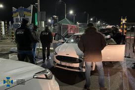 Россияне и сообщники оккупантов получали в Украине паспорта стран Евросоюза