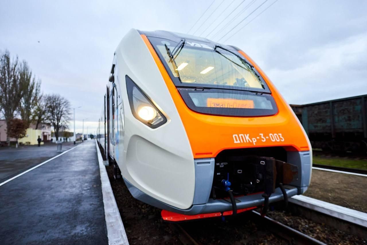 На Чернігівщині через обрив мережі затримуються поїзди - Новини Чернігів - 24 Канал На Чернігівщині через обрив мережі затримуються поїзди - Новини Чернігів - 24 Канал