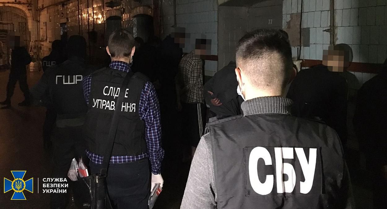 Крали гроші у покупців онлайн-магазинів: ув'язнені організували злочинну схему - Свіжі новини Вінниці - 24 Канал Крали гроші у покупців онлайн-магазинів: ув'язнені організували злочинну схему - Свіжі новини Вінниці - 24 Канал