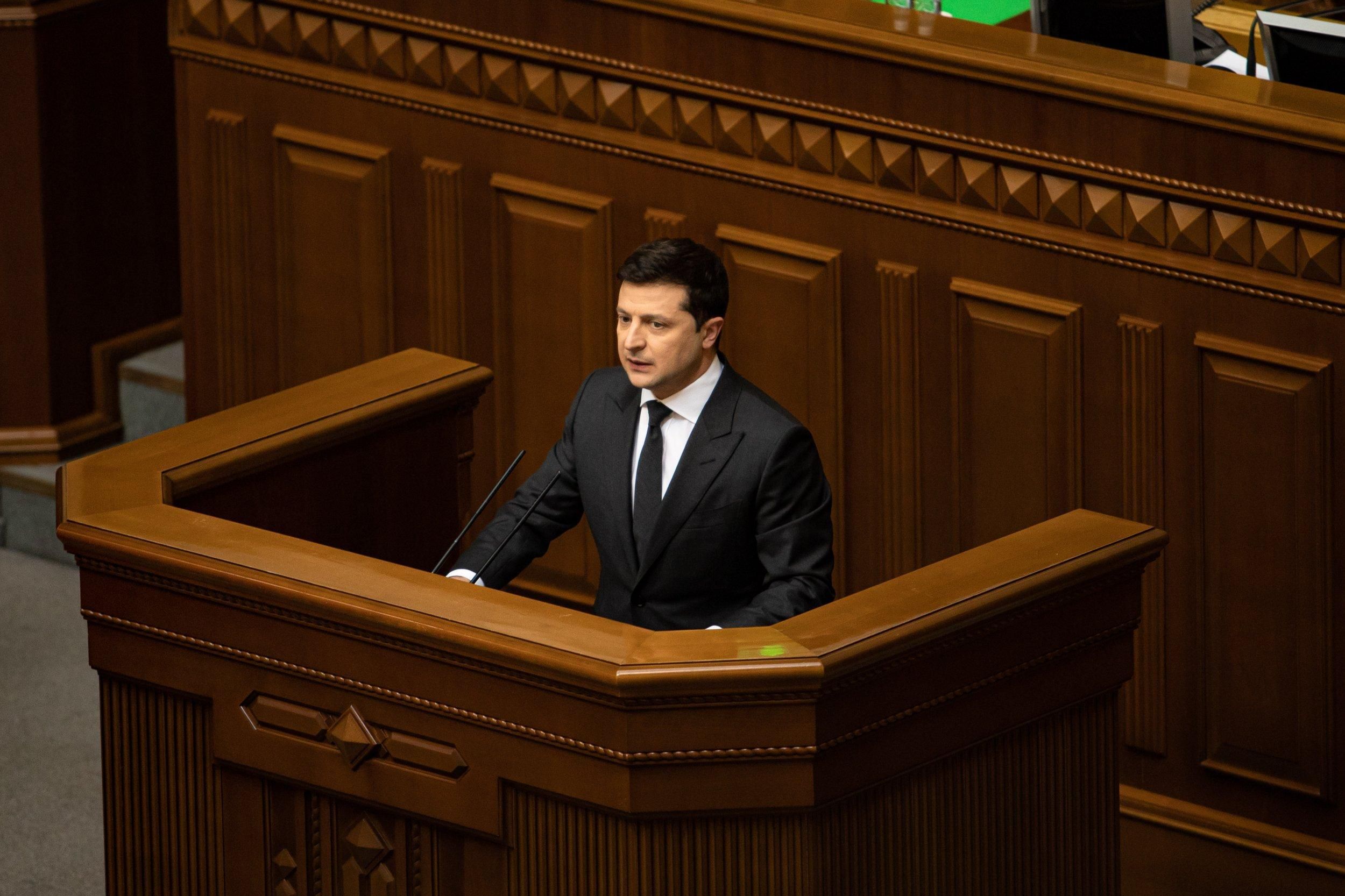 Зеленский выступит в Раде: будет говорить о положении Украины