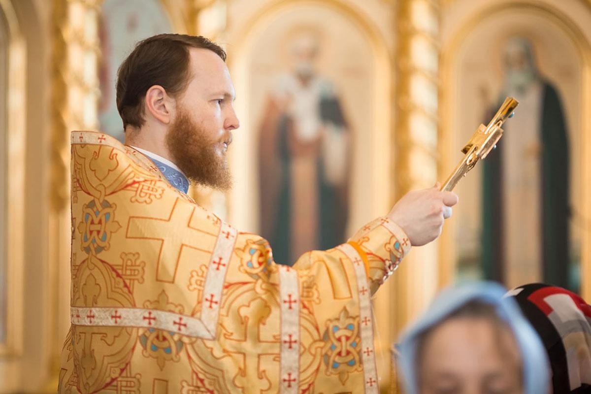 Хотел пожать руку Навальному: священнику из России запретили наведываться в храм