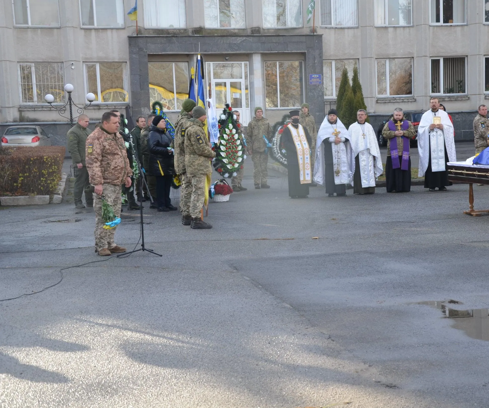 Із бійцем попрощались на Вінничині у Літині