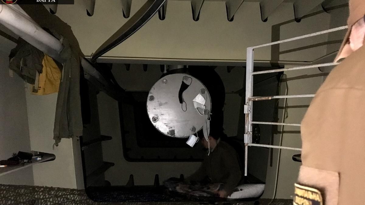 У Києві спіймали хлопця, який облаштував житло в опорі мосту Кличка - Новини Києва - Київ У Києві спіймали хлопця, який облаштував житло в опорі мосту Кличка - Новини Києва - Київ