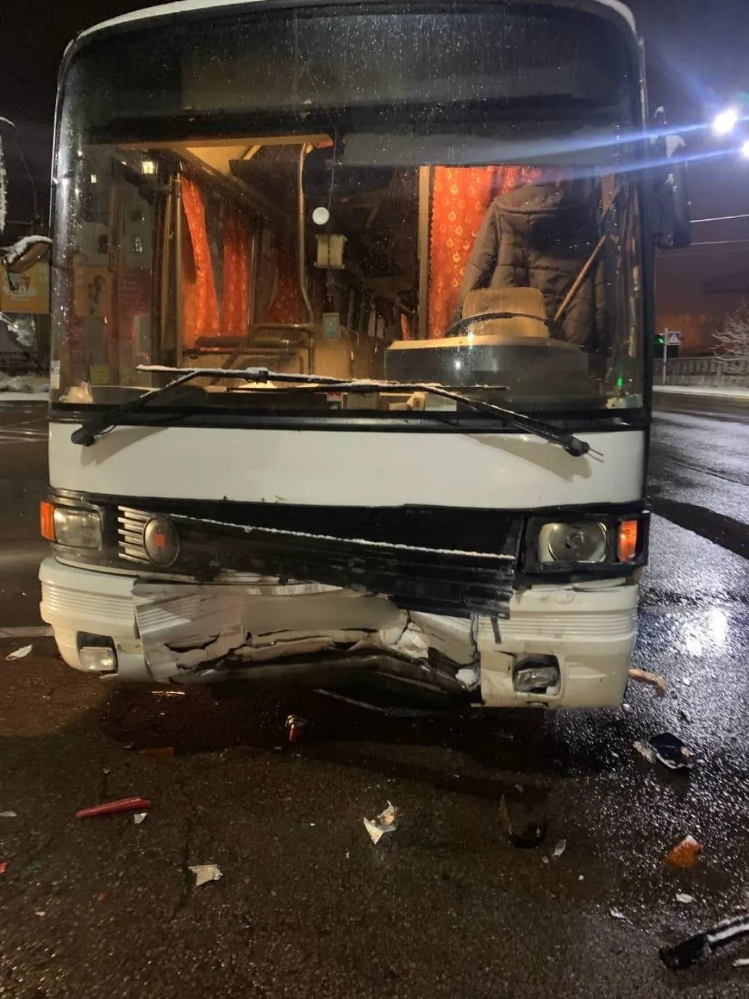 У Вишгороді Cadillac протаранив автобус, ДТП, аварія