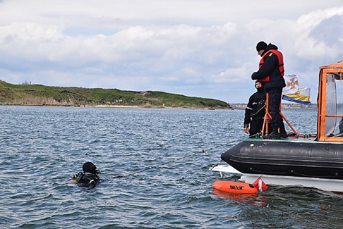 Спасатели не надеются найти живым: под Очаковом третьи сутки ищут рыбака Спасатели не надеются найти живым: под Очаковом третьи сутки ищут рыбака
