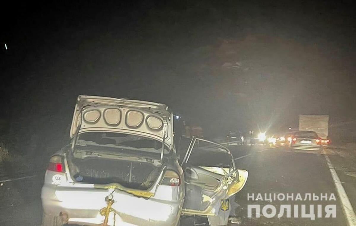 В Одесской области легковушка влетела в авто с прицепом: двое пострадавших