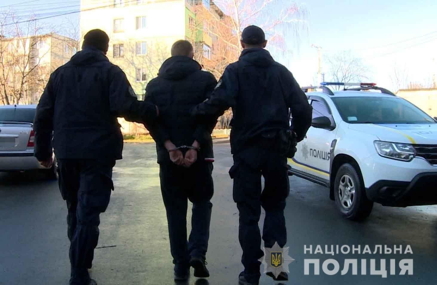 В Винницкой области учителя подозревают в развращении несовершеннолетних: видео задержания