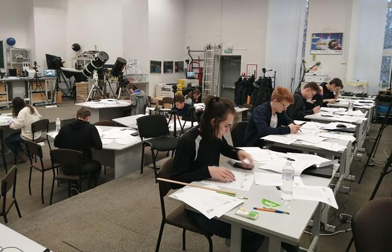 Українські школярі вибороли 9 медалей на міжнародній олімпіаді з астрономії та астрофізики - Україна новини - Освіта Українські школярі вибороли 9 медалей на міжнародній олімпіаді з астрономії та астрофізики - Україна новини - Освіта