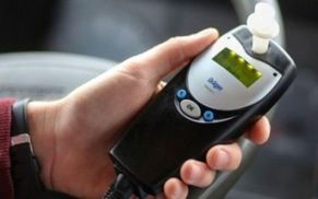 Пив сухе вино: львівського священника оштрафували за п'яне кермування