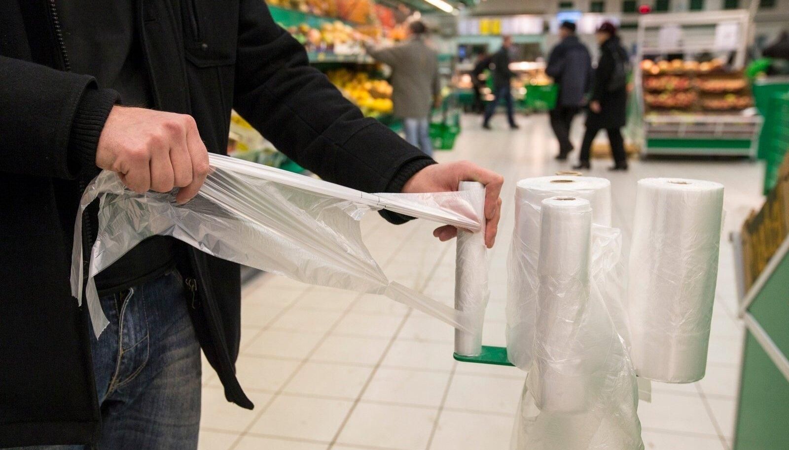 "Мы опаздываем на 5 лет": в Минсреды объяснили инициативу о платных одноразовых пакетах "Мы опаздываем на 5 лет": в Минсреды объяснили инициативу о платных одноразовых пакетах