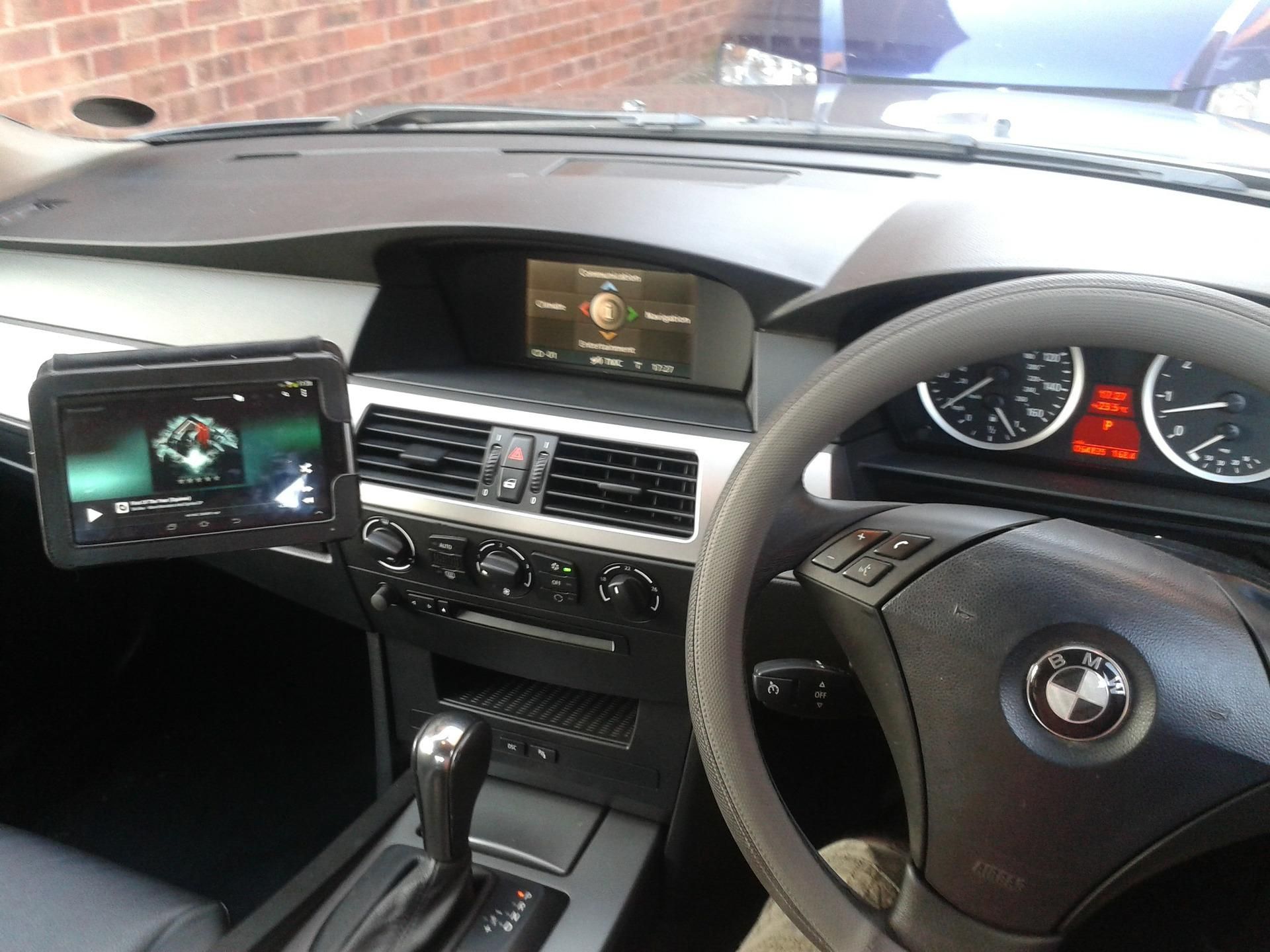 Авто з правим кермом: чи можна їздити на них в Україні та що мають знати водії - Гарячі новини - 24 Канал Авто з правим кермом: чи можна їздити на них в Україні та що мають знати водії - Гарячі новини - 24 Канал