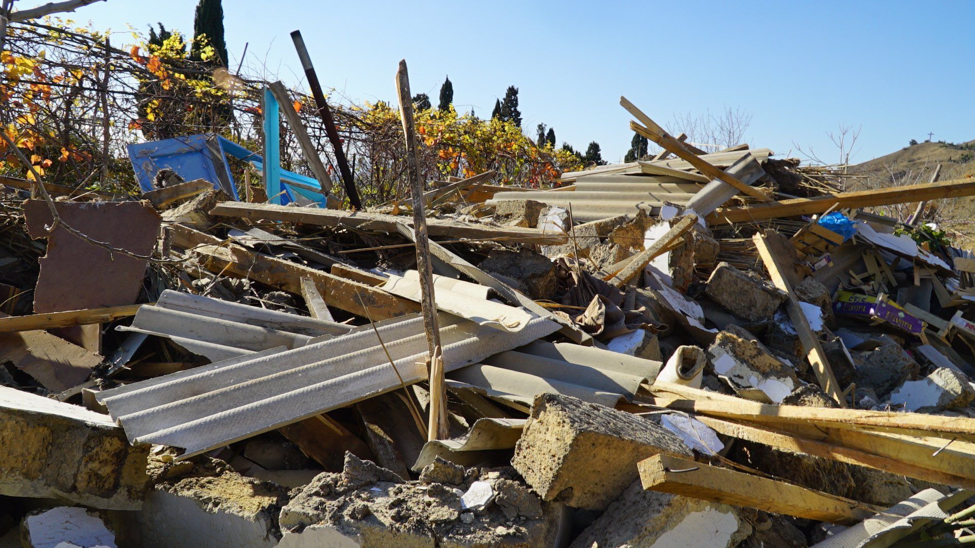 Окупанти знесли будинок кримськотатарського активіста Усеїнова - Новини Росії і України - 24 Канал Окупанти знесли будинок кримськотатарського активіста Усеїнова - Новини Росії і України - 24 Канал