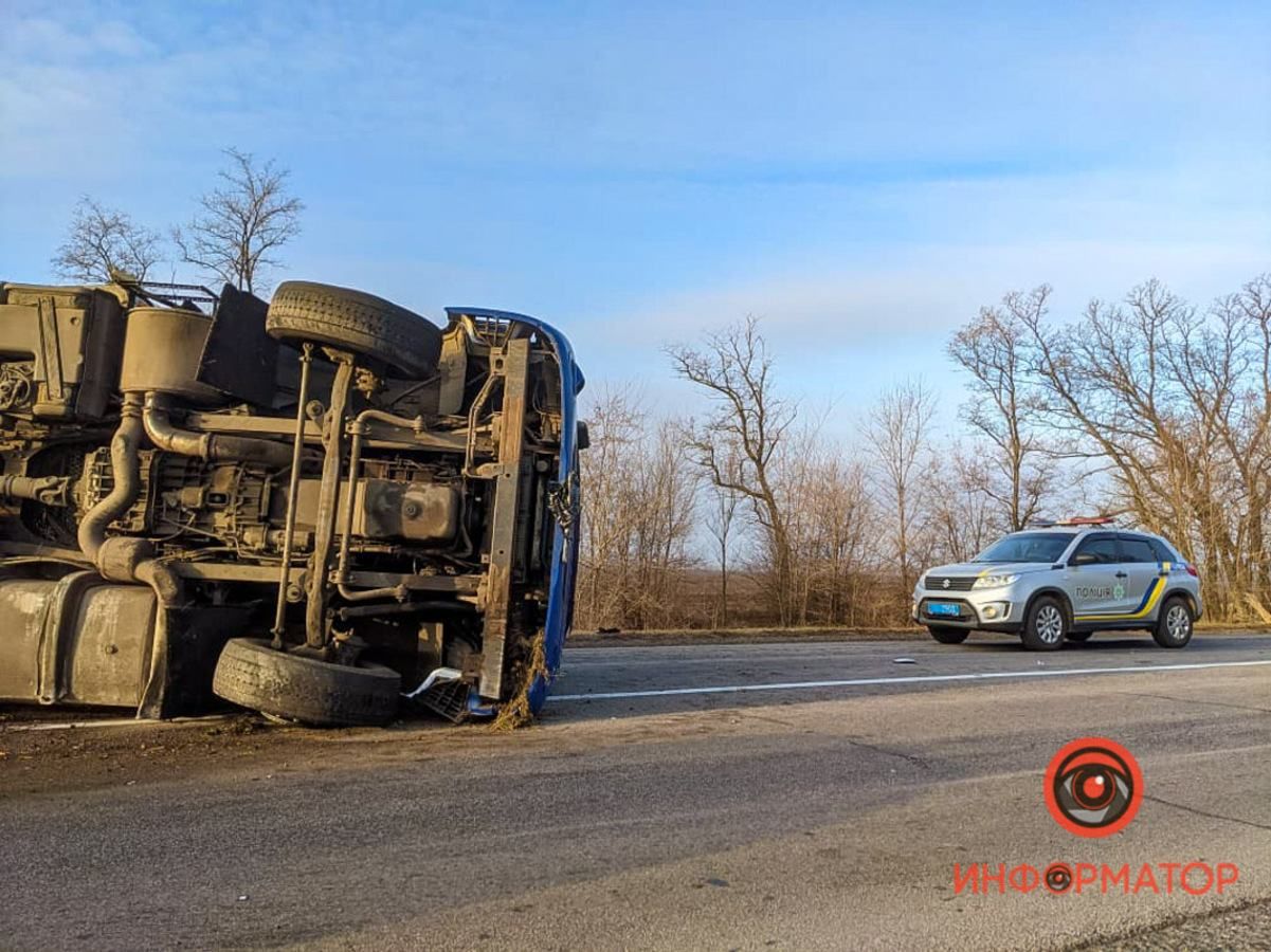 На Днепропетровщине перевернулась фура: движение затруднено - novosti-dnepr  - Днепр