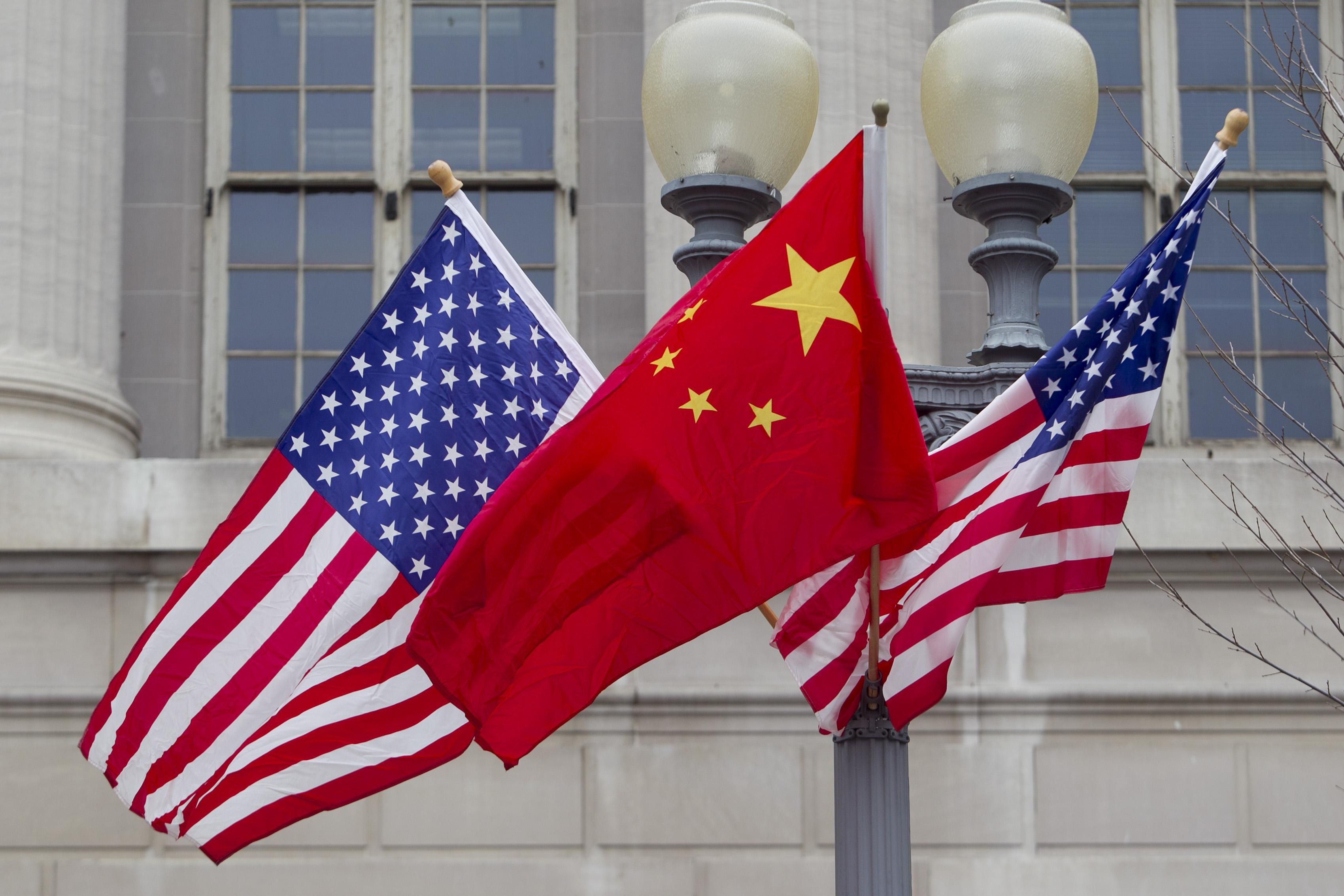 США ввели торгові обмеження для 12 китайських техкомпаній