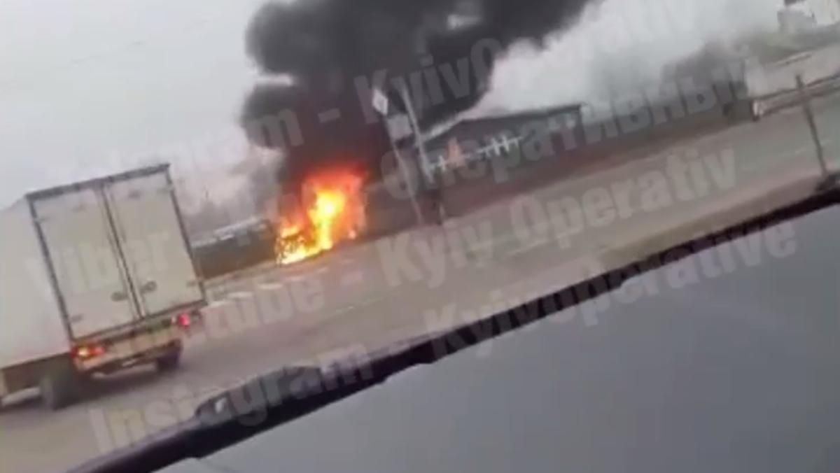 У Києві спалили євробляху, яку давно покинув власник - Київ