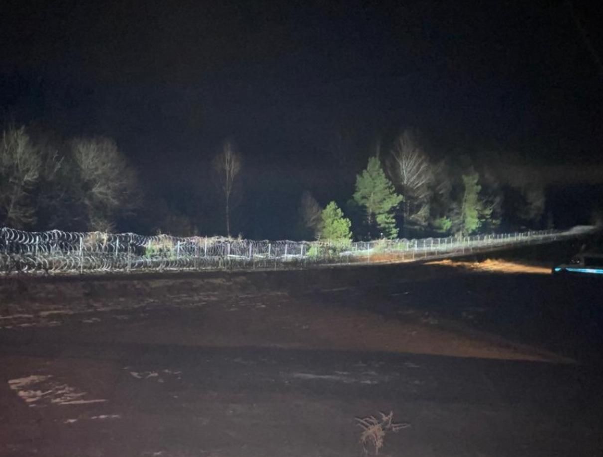 Чергова спроба мігрантів прорвати кордон: білоруси сліпили поляків лазерами - новини Білорусь - 24 Канал Чергова спроба мігрантів прорвати кордон: білоруси сліпили поляків лазерами - новини Білорусь - 24 Канал