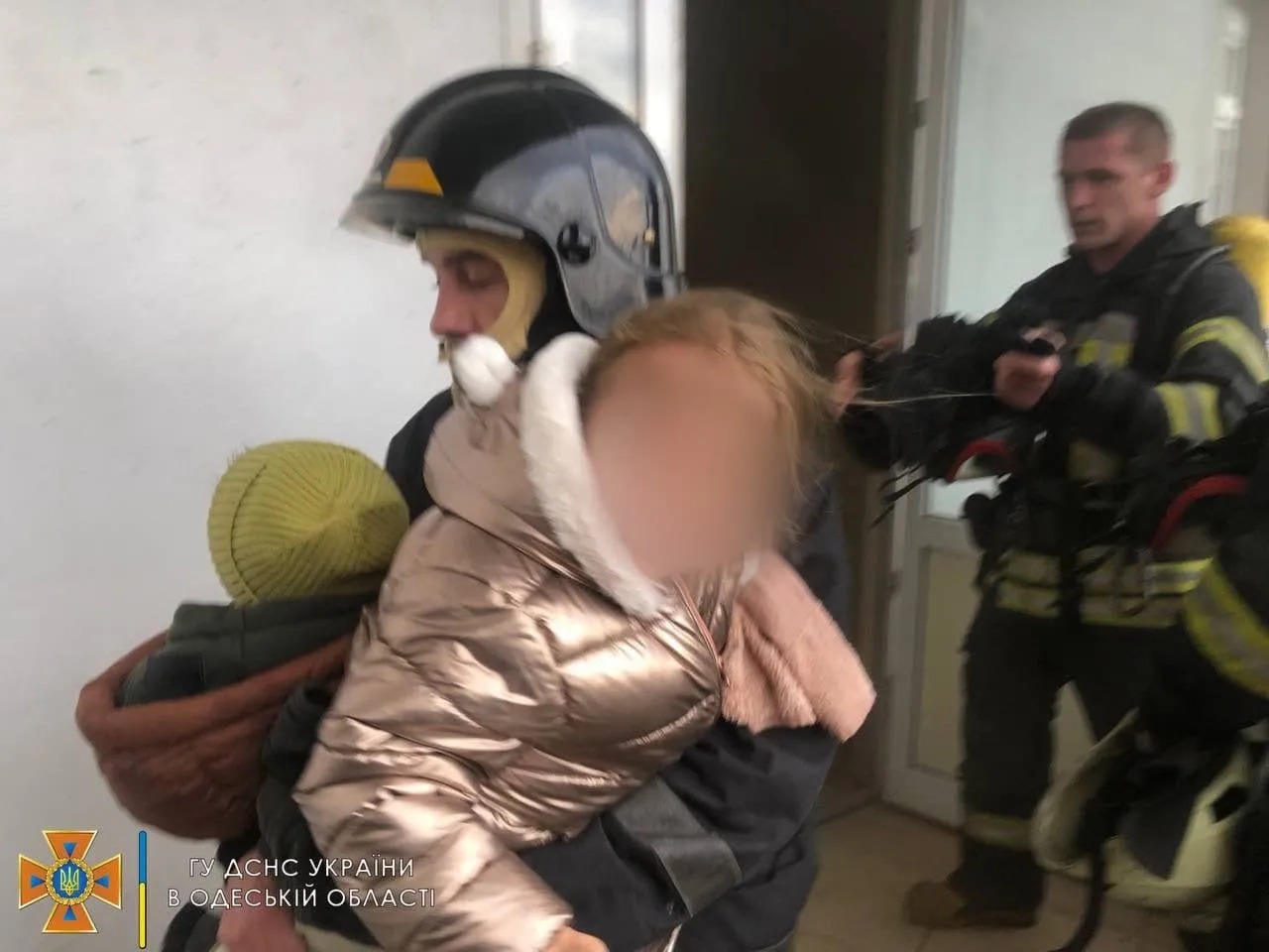 В Одесі спалахнгула пожежа в багатоповерхівці В Одесі спалахнгула пожежа в багатоповерхівці
