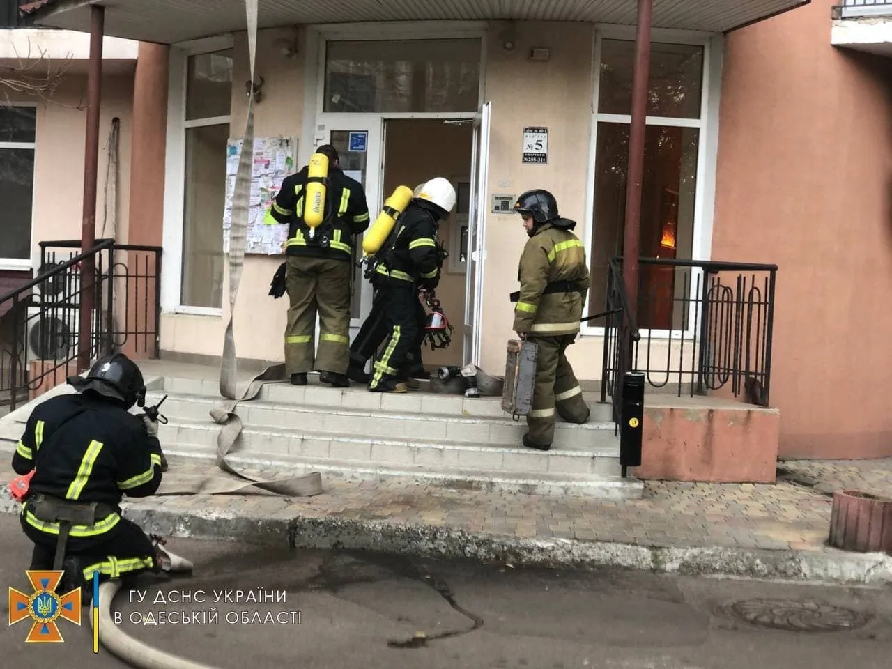 В Одесі спалахнгула пожежа в багатоповерхівці