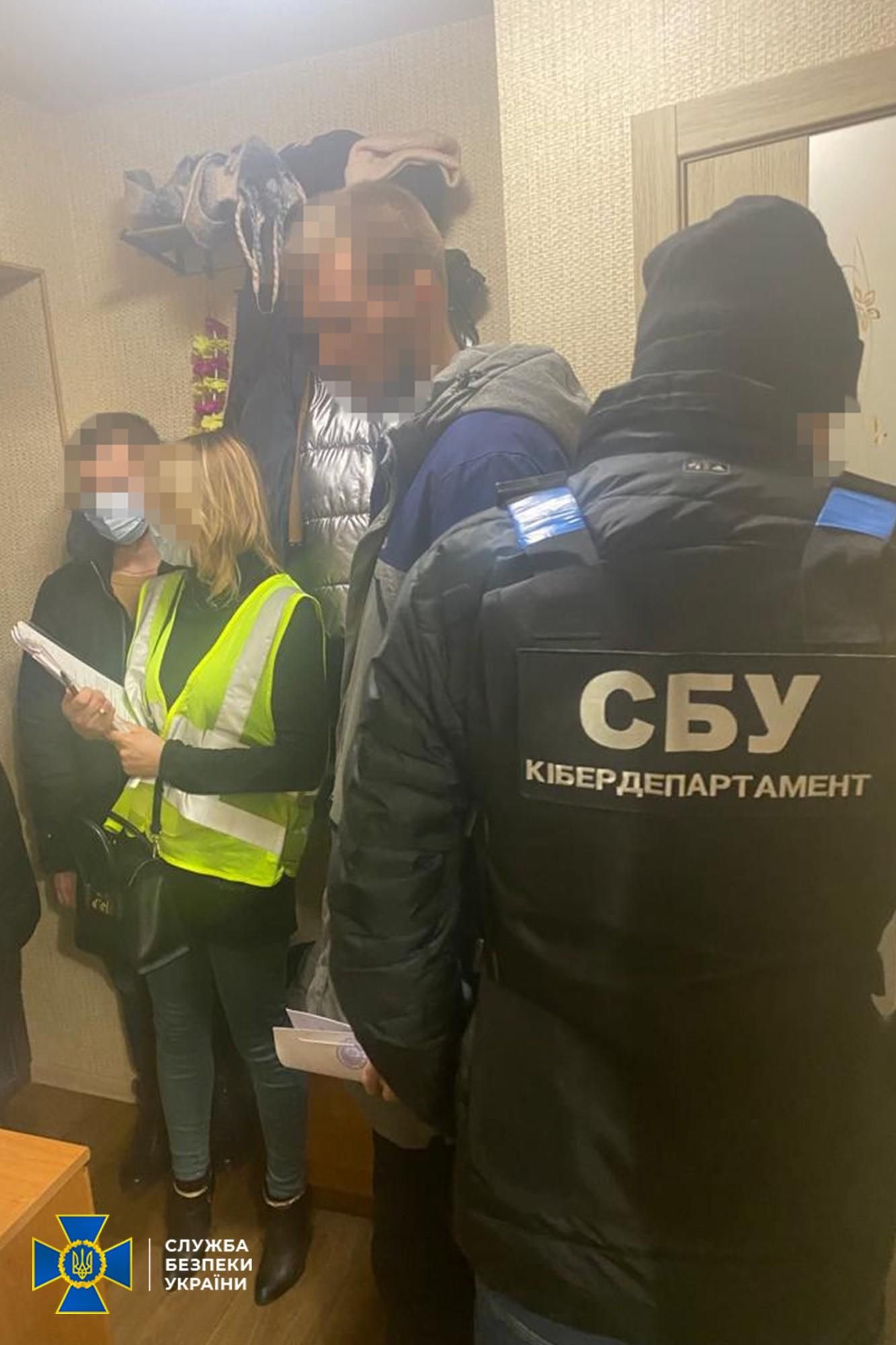 Продавав персональні дані українців: СБУ викрила експравоохоронця - Україна новини - 24 Канал Продавав персональні дані українців: СБУ викрила експравоохоронця - Україна новини - 24 Канал