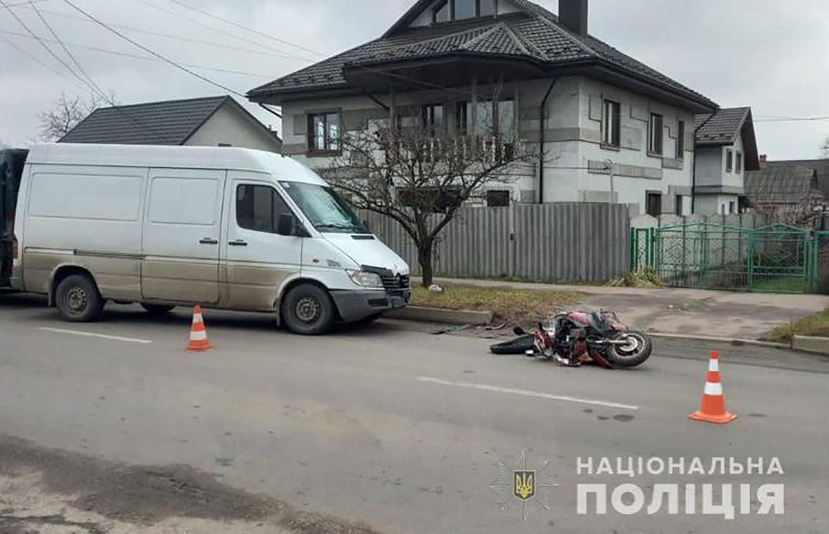 Не поділили дорогу: на Волині 73-річна бабуся на скутері протаранила бус - Кримінальні новини України - 24 Канал