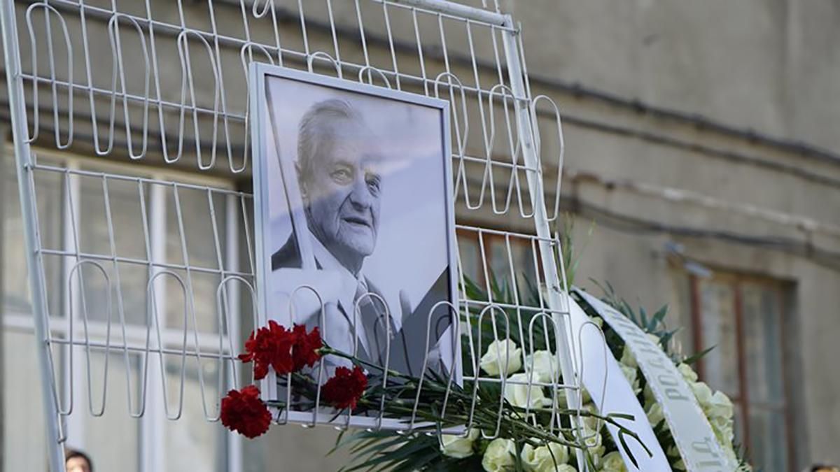 В Харькове простились с узником концлагерей Малицким: фото церемонии прощания В Харькове простились с узником концлагерей Малицким: фото церемонии прощания