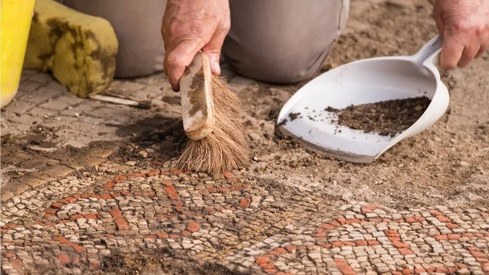 Фермери знайшли на власному полі давньоримську мозаїку зі сценою з 