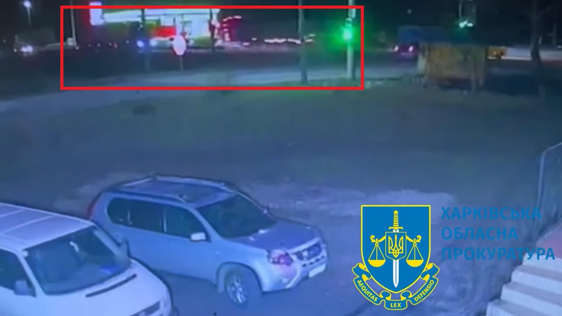 ДТП у Харкові на окружній: фура розчавила таксі – відео 25.11.2021