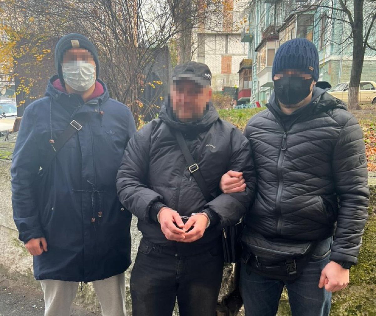 Брехав, що родич у лікарні": у Києві затримали шахрая, який видурив у пенсіонерів 100 тисяч - Київ Брехав, що родич у лікарні": у Києві затримали шахрая, який видурив у пенсіонерів 100 тисяч - Київ