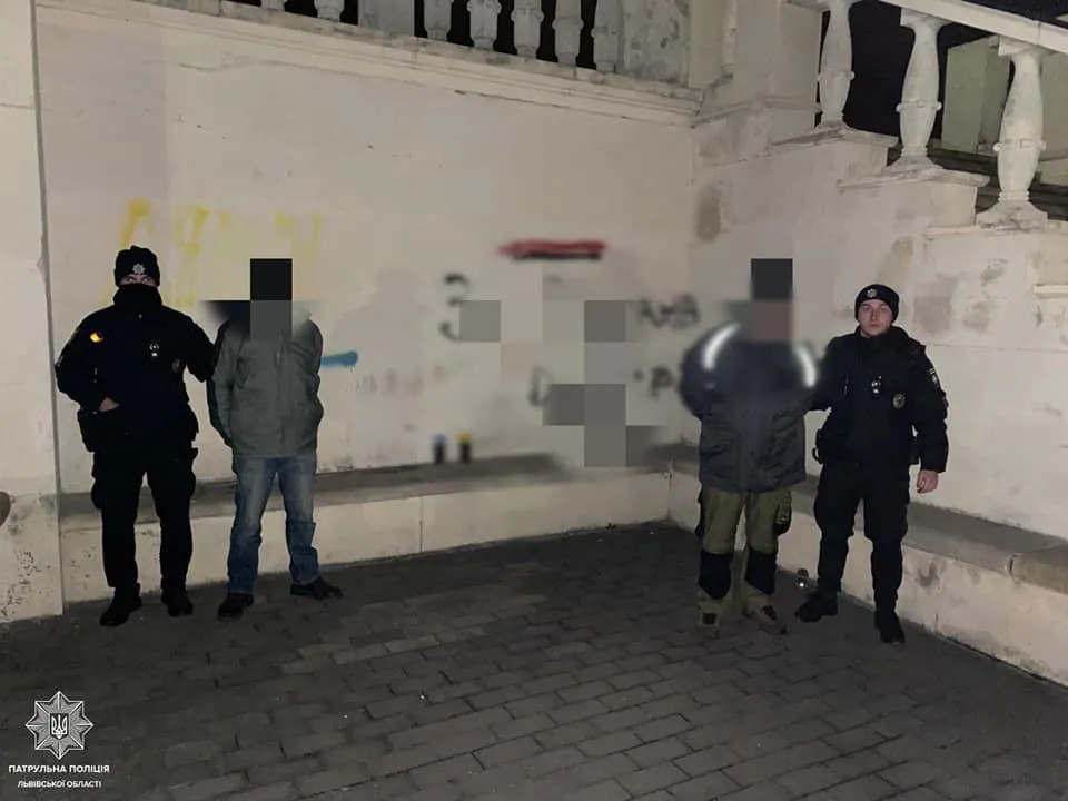 На Львівському цвинтарі затримали 2 провокаторів: приїхали з Донеччини На Львівському цвинтарі затримали 2 провокаторів: приїхали з Донеччини